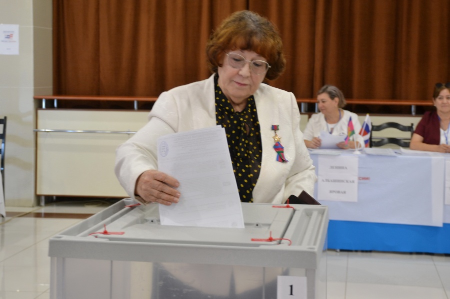 Приняла участие в голосовании и Герой труда Кубани Наталья Боева
