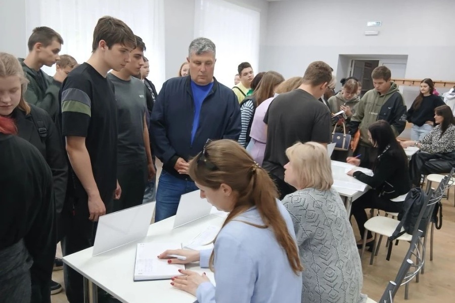 Ярмарка рабочих мест для несовершеннолетних прошла 1 июня в Доме культуры «Колос» 