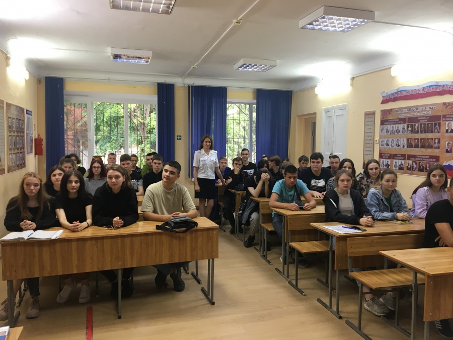 Профилактическую беседу провели сотрудники ГАИ для студентов техникума «Знание»