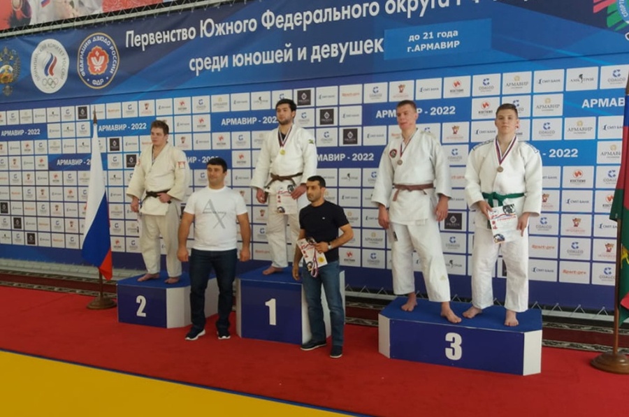 Каневские спортсмены достигли высоких результатов в соревнованиях по дзюдо и самбо