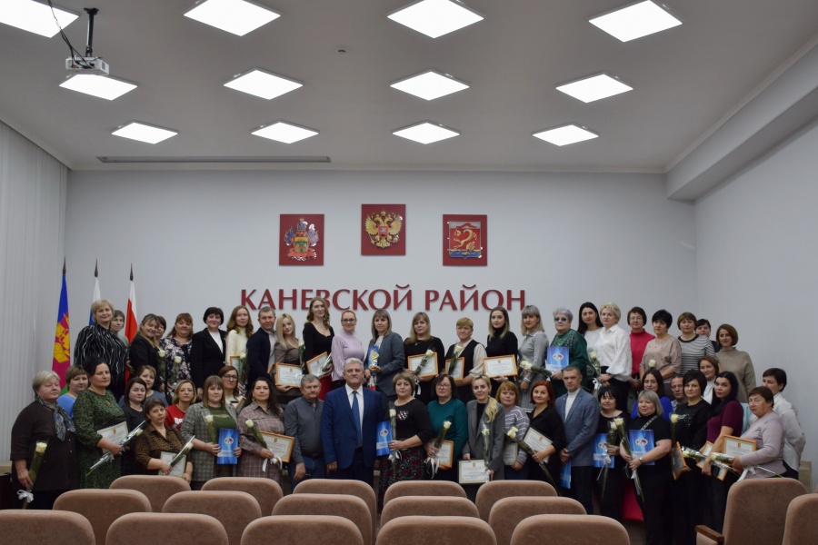 Глава района наградил организаторов выборов Каневского района