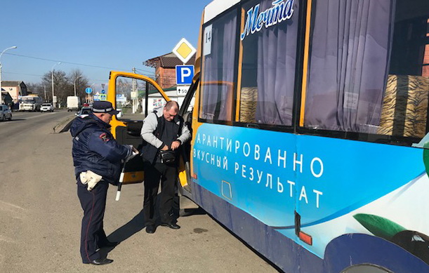Каневская Госавтоинспекция провела проверку пассажирского общественного транспорта
