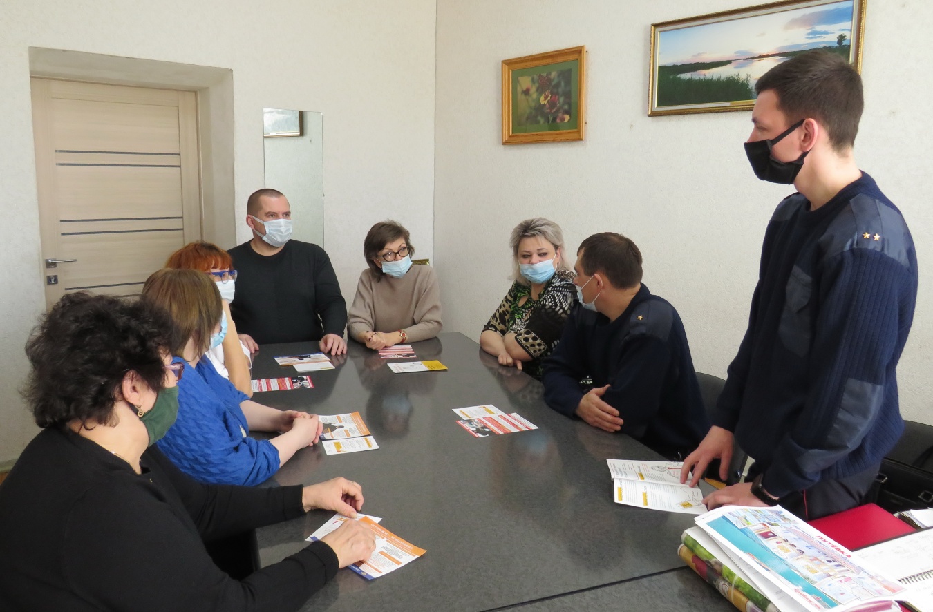 Полицейские совместно с общественницей провели круглый стол по профилактике мошенничеств 