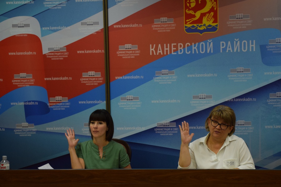 Сегодня в администрации района прошло очередное заседание комиссии по делам несовершеннолетних и защите их прав