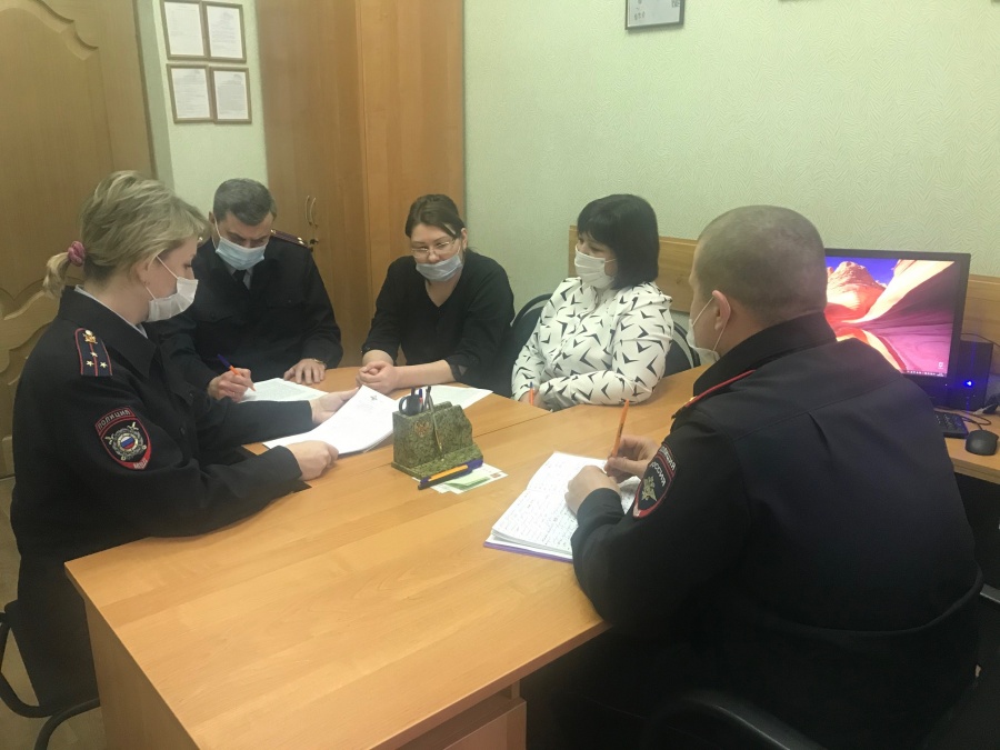 Полицейские Каневского района провели круглый стол по вопросам предоставления государственных услуг