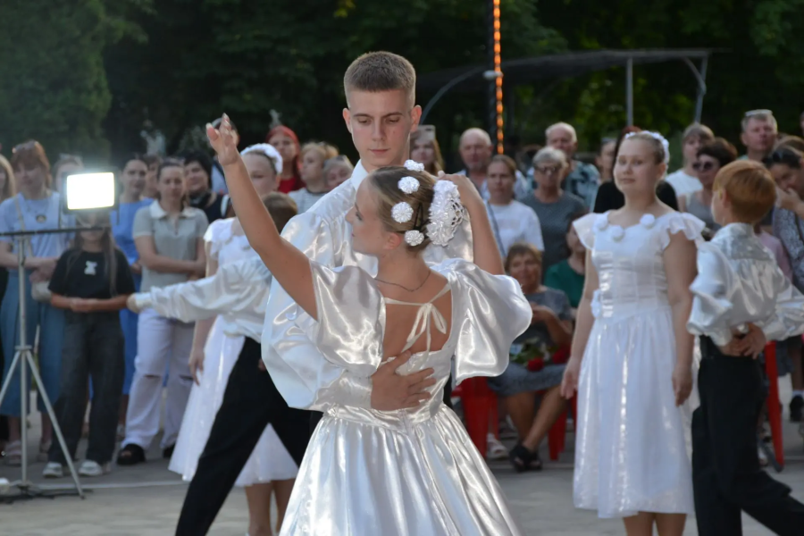 Концерт, посвящённый Дню семьи, любви и верности, состоялся в центральном парке 8 июля Концерт, посвящённый Дню семьи, любви и верности, состоялся в центральном парке 8 июля