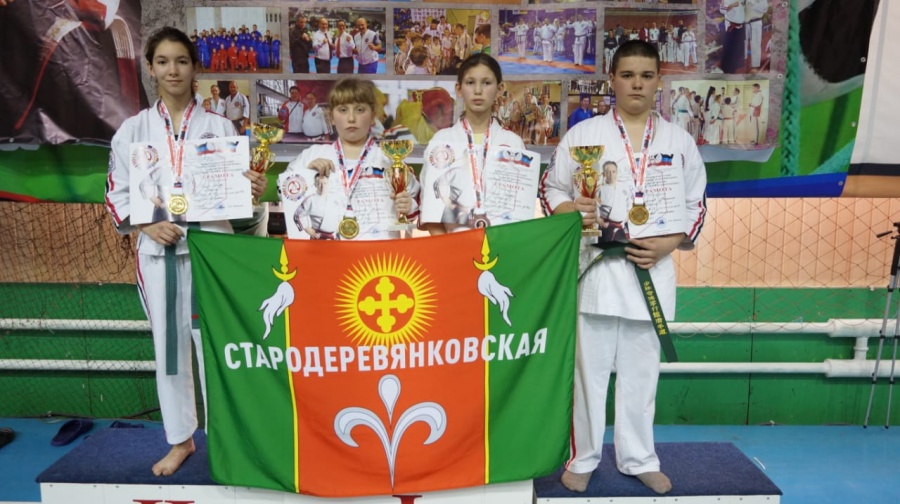 Четыре призовых места завоевали каневские каратисты на соревнованиях в ДНР