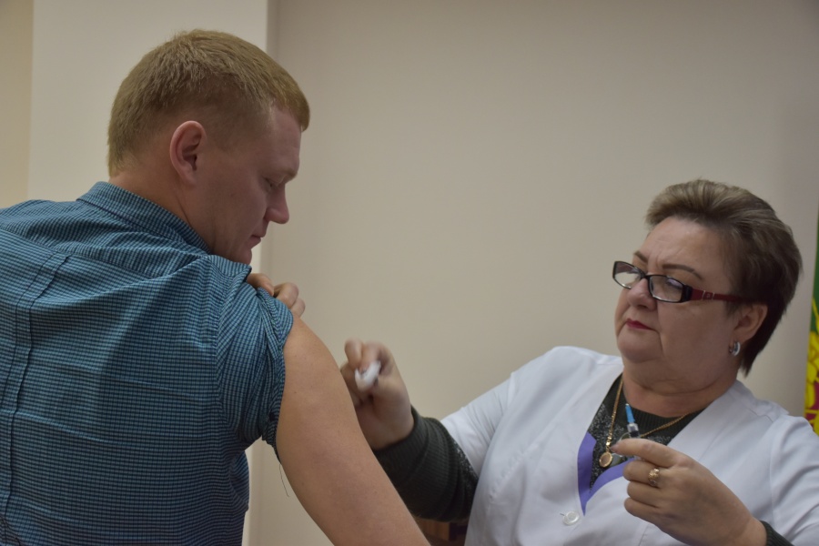 В Каневском районе продолжается вакцинация (ревакцинация) от коронавирусной инфекции и гриппа