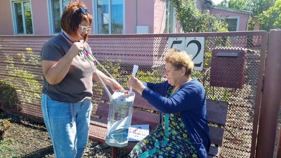 Жители Каневского района активно голосуют на дому