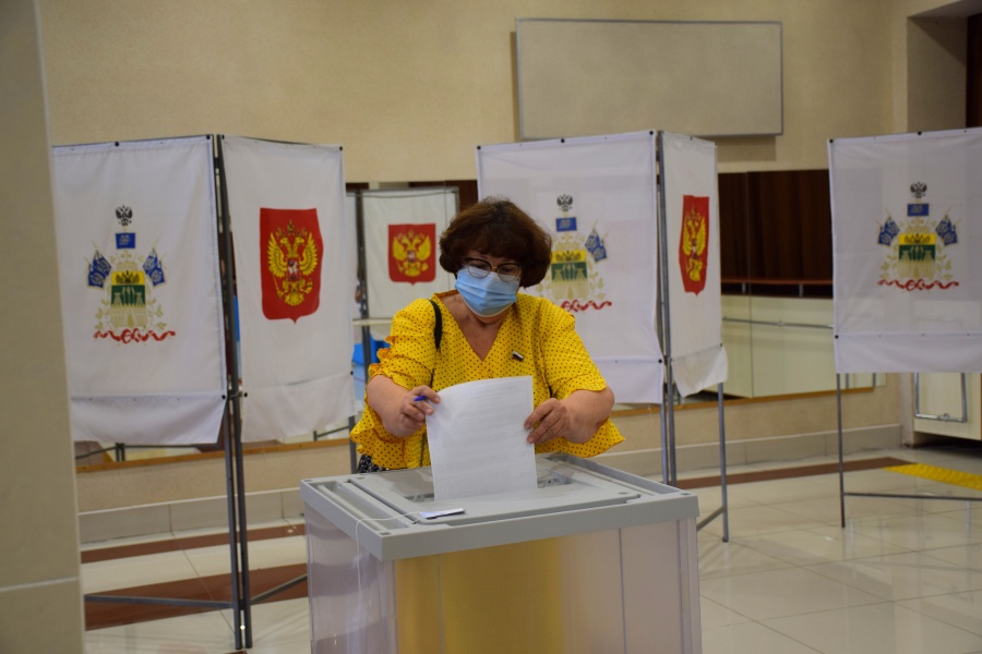 Участие в выборах губернатора и депутатов райсовета приняла Наталья Боева