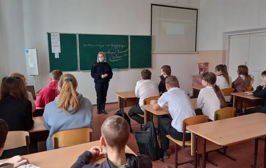 В Каневском районе в рамках акции «Здоровый образ жизни» сотрудники полиции встретились с школьниками
