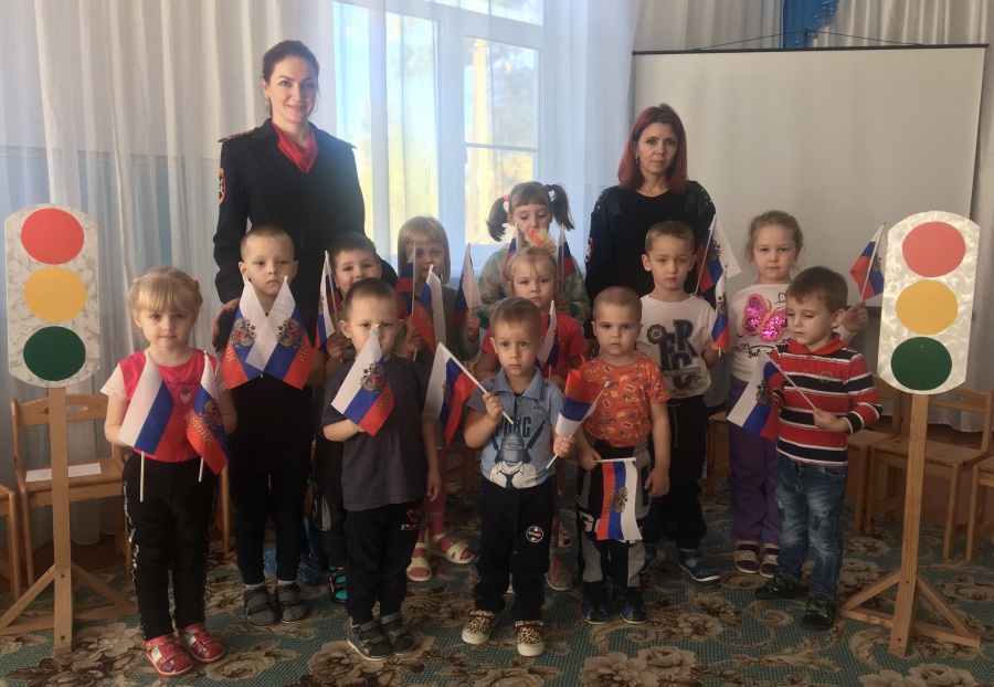 Дорожные полицейские провели патриотический урок «Мы вместе!» 