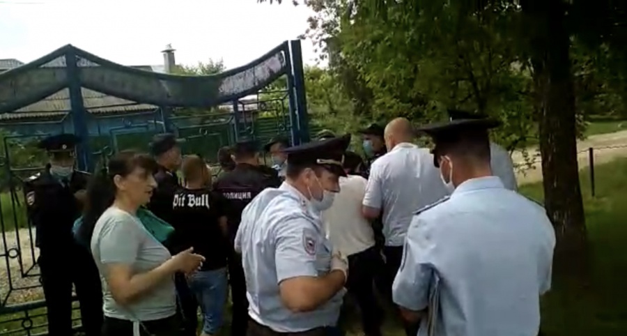 Нарушители условий карантина проникли на территорию общественного места, закрытого для посещения