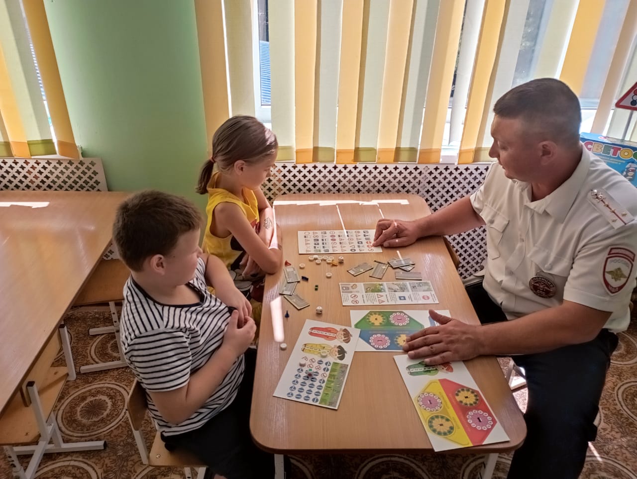 Дорожные полицейские посетили воспитанников каневского детского сада  