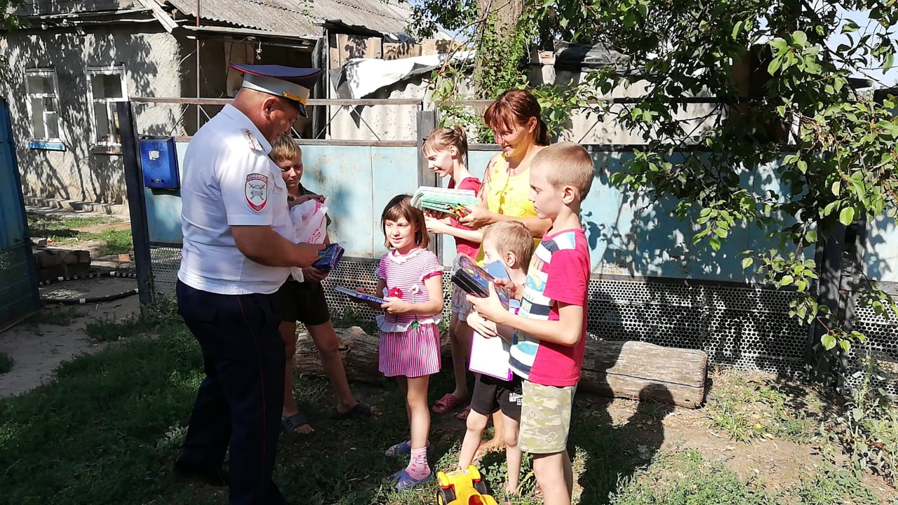 В Каневском районе сотрудники полиции проводят акцию «Помоги пойти учиться»