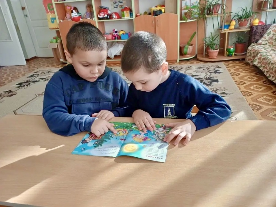 Новодеревянковцы передали гуманитарную помощь в Новоалексеевский детский сад