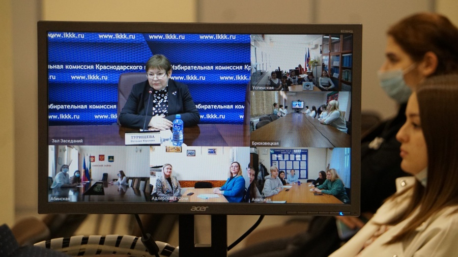 Молодежная школа завершает работу