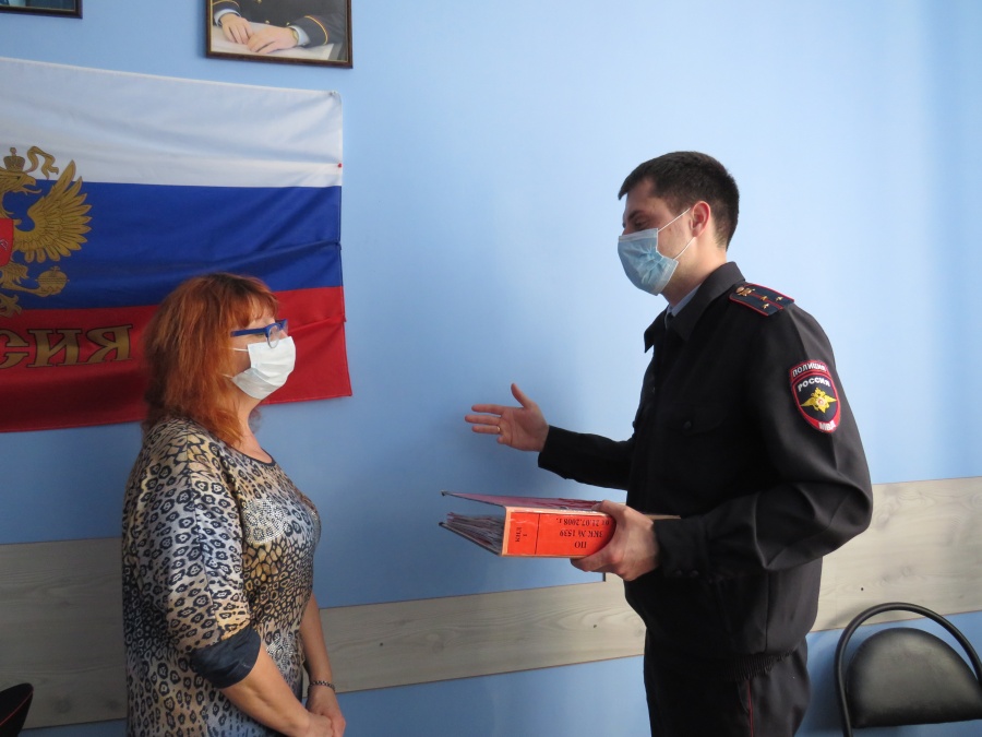 Общественница проверила работу отделения по делам несовершеннолетних