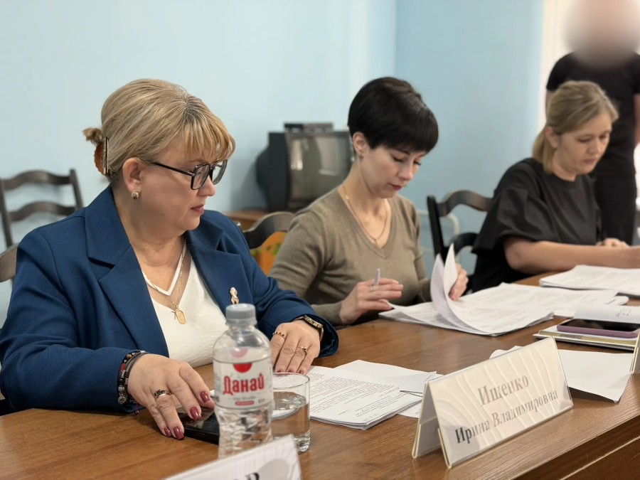 Выездное заседание комиссии по делам несовершеннолетних и защите их прав состоялось в Привольной