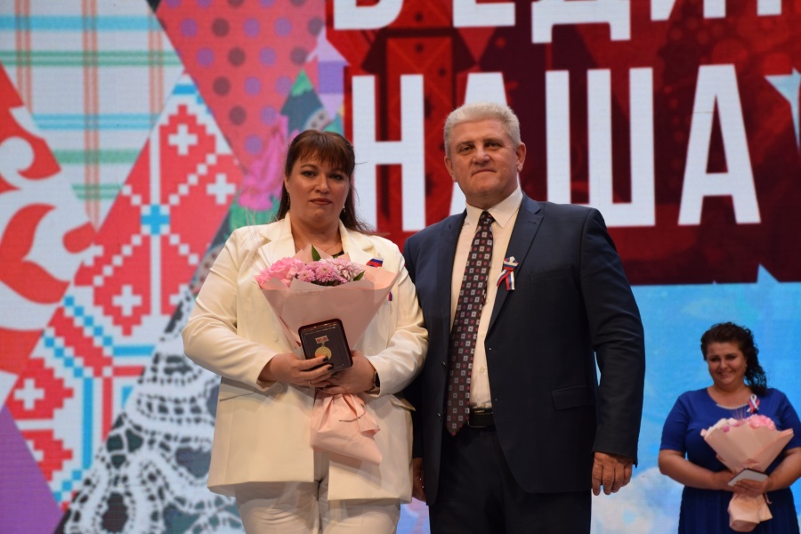 Сегодня, в преддверии Дня народного единства, в Каневском РДК состоялся праздничный концерт
