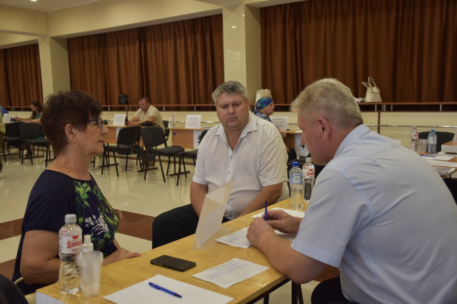 В Каневской начала работу мобильная приемная губернатора Краснодарского края В Каневской начала работу мобильная приемная губернатора Краснодарского края