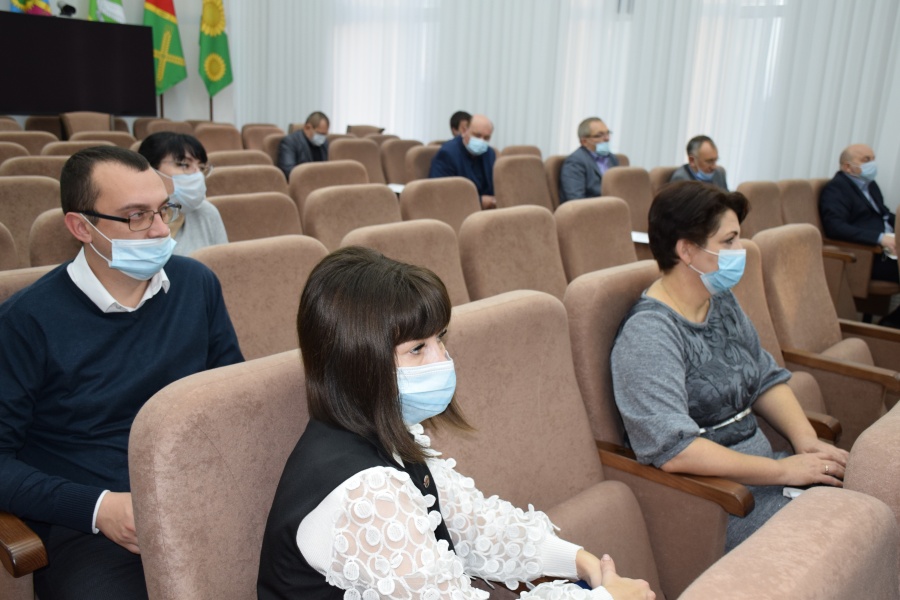 Наполняемость бюджета, вакцинацию и ход сельскохозяйственных работ обсудили в администрации района