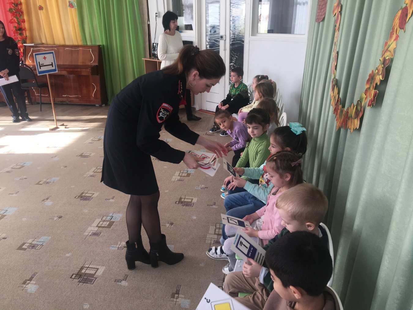 Полицейские провели акцию «Соблюдай ПДД, не окажешься в беде!» в детском саду