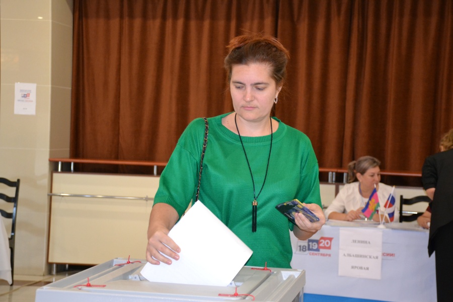 Каневчане спешат на избирательные участки