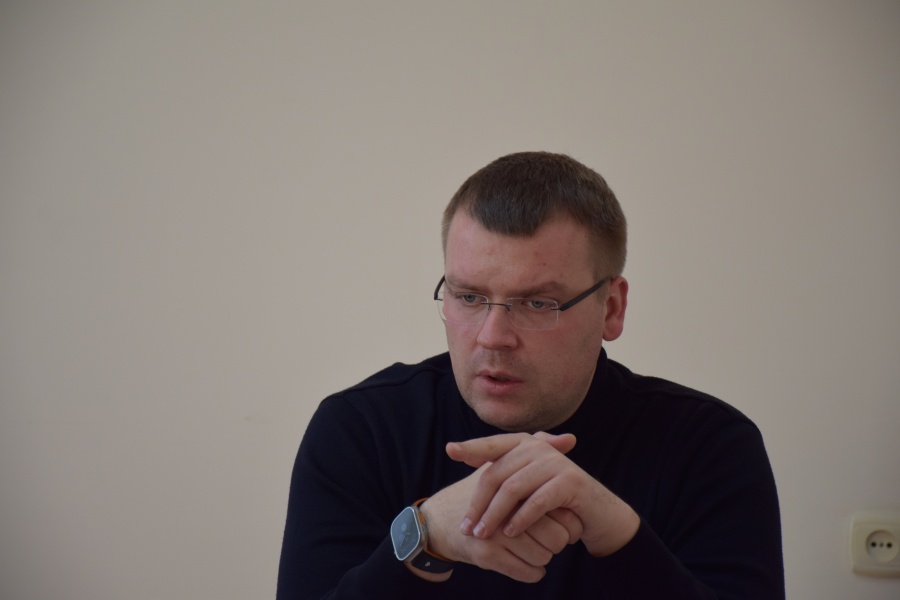 Качество работ по реконструкции водозабора и при строительстве спортобъекта обсудили в администрации района