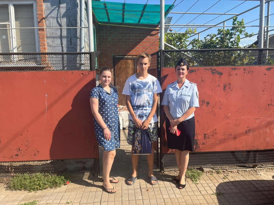                Каневские полицейские стали участниками второго этапа акции «Помоги пойти учиться» 