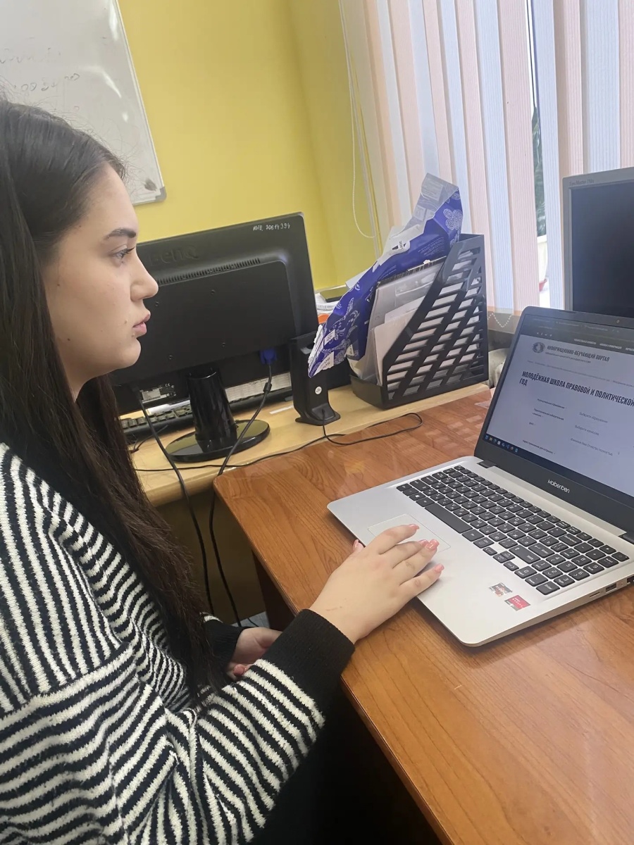 Слушатели Молодежной школы правовой и политической культуры прошли тестирование 