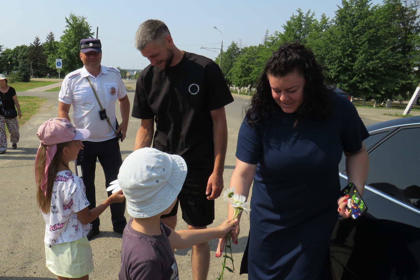В районе прошла праздничная акция, приуроченная ко Дню семьи, любви и верности