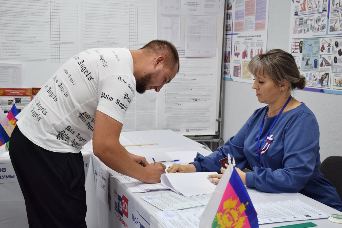 Активно голосуют жители станицы Новодеревянковской