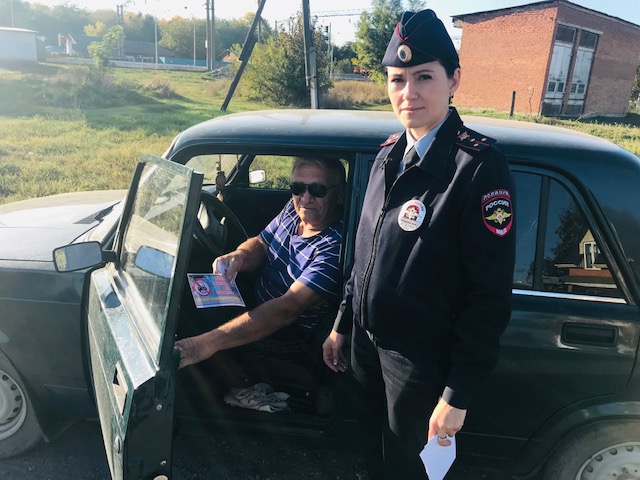 Каневские госавтоинспекторы провели акцию «Алкоголь и автомобиль несовместимы»
