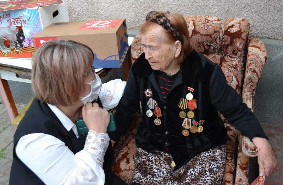 Заместители главы района Ирина Ищенко и Александр Бежко поздравили ветеранов Великой Отечественной войны Заместители главы района Ирина Ищенко и Александр Бежко поздравили ветеранов Великой Отечественной войны