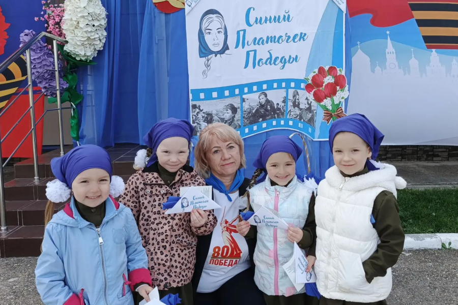 В детском саду «Капитошка» проходит трогательная акция «Синий платочек Победы» В детском саду «Капитошка» проходит трогательная акция «Синий платочек Победы»