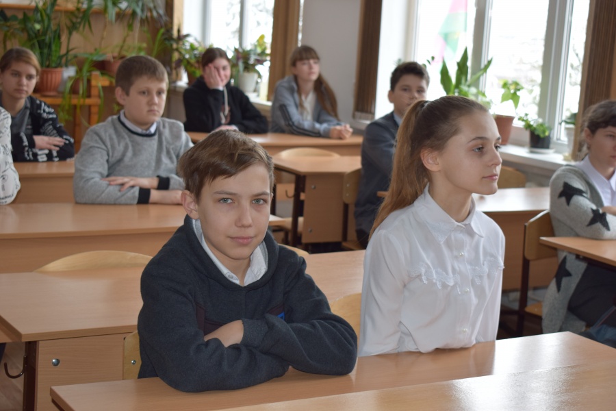 По маршруту безопасности прошли стародеревянковские школьники