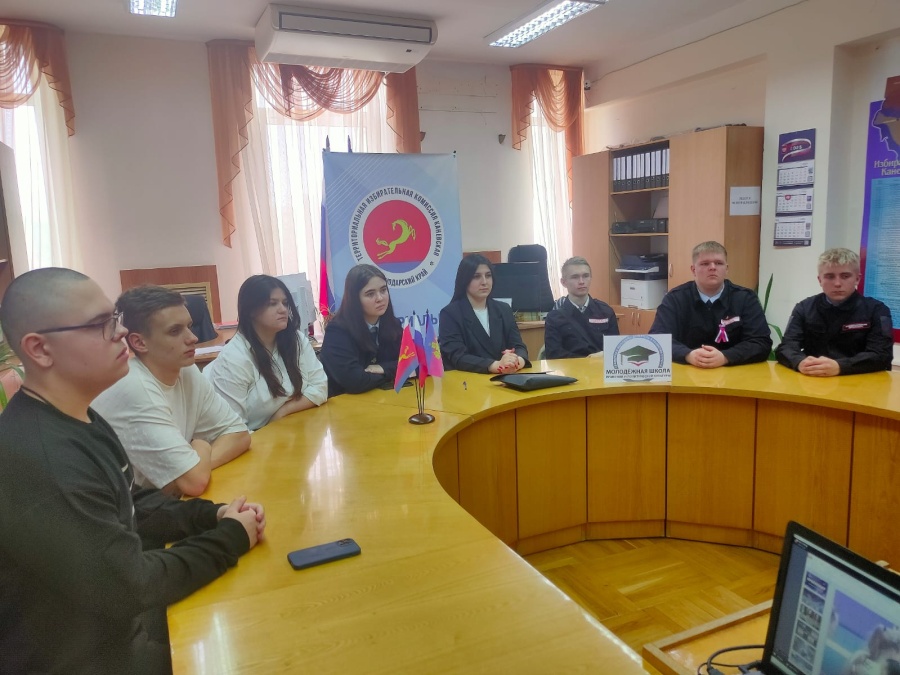 Пятое занятие состоялось в Молодежной школе правовой и политической культуры
