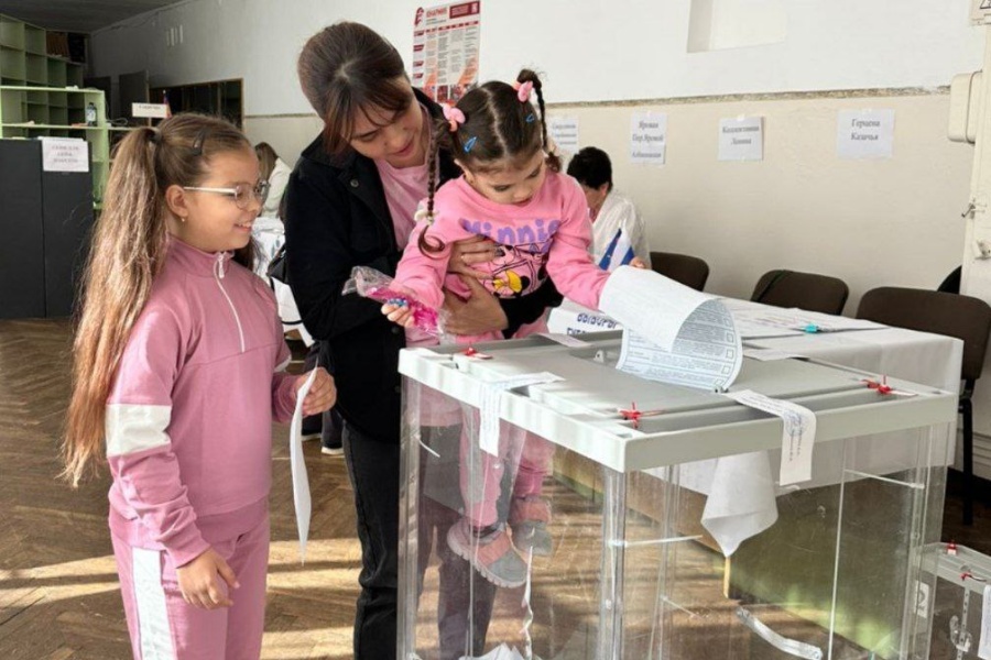 Каневчане на избирательные участки приходят семьями