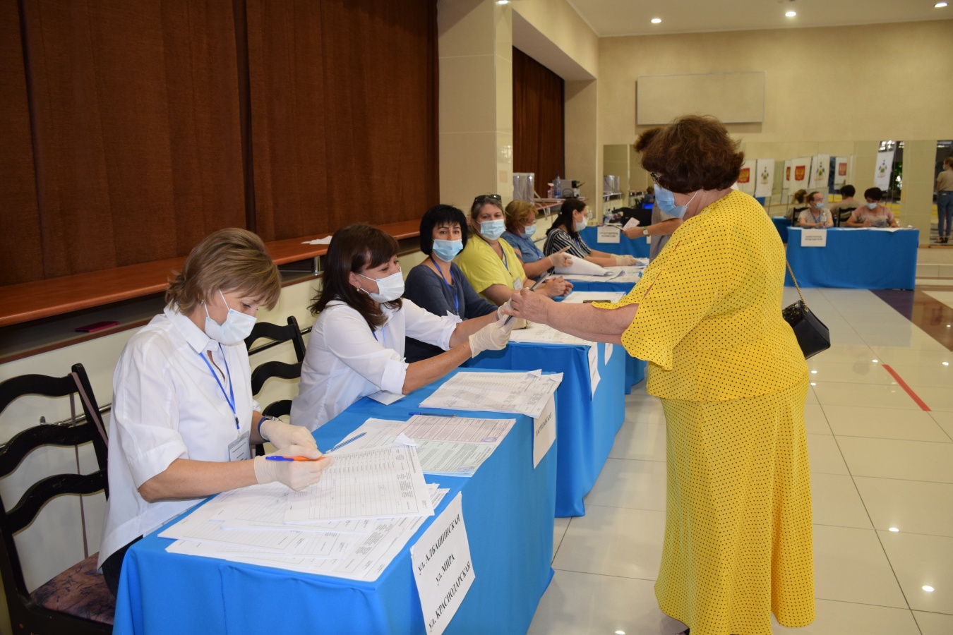 Участие в выборах губернатора и депутатов райсовета приняла Наталья Боева