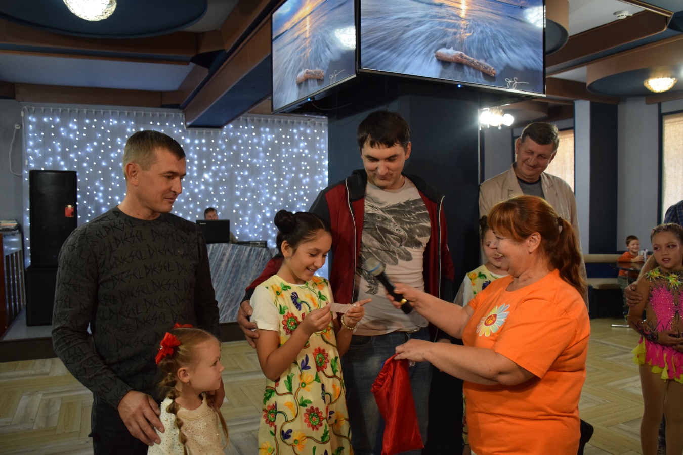 Праздник, посвящённый Дню отца, провели в кафе «Мелодия» Каневского РДК