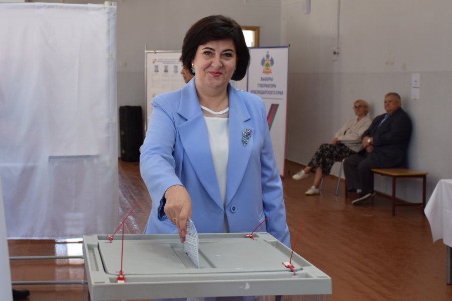 Личный пример: председатель ТИК Каневская сделала свой выбор