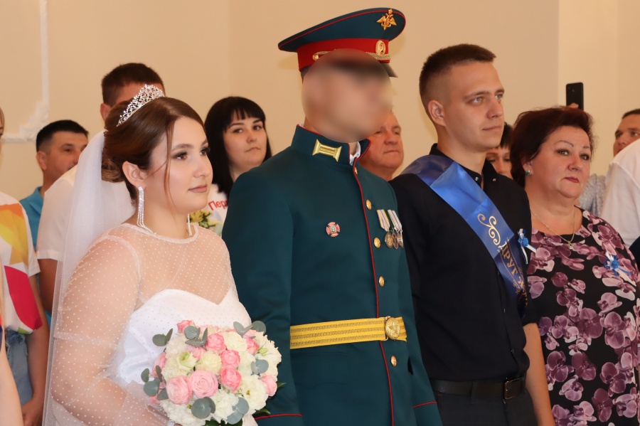 Сегодня зарегистрировали свои отношения участник спецоперации Владимир и Анна из станицы Челбасской 