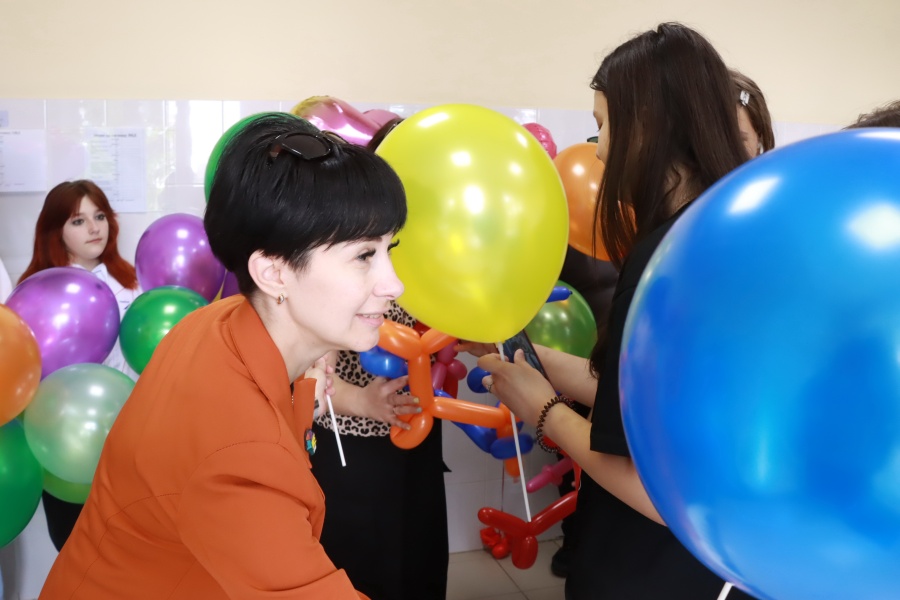Юных пациентов Каневской ЦРБ поздравили с наступающим Днём защиты детей