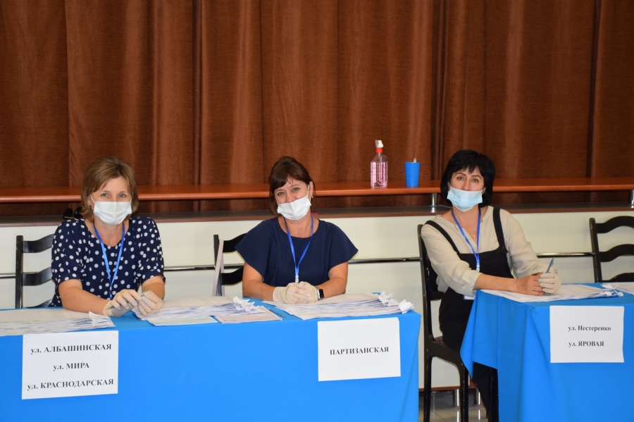 Более 77 процентов избирателей Каневского района побывали на участках 