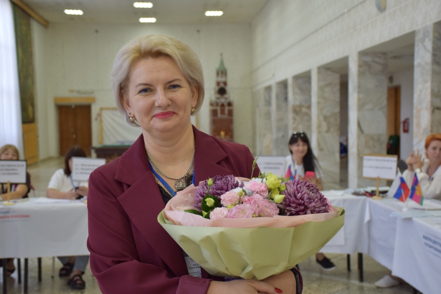 В Привольной заключительный день голосования начался с поздравлений 