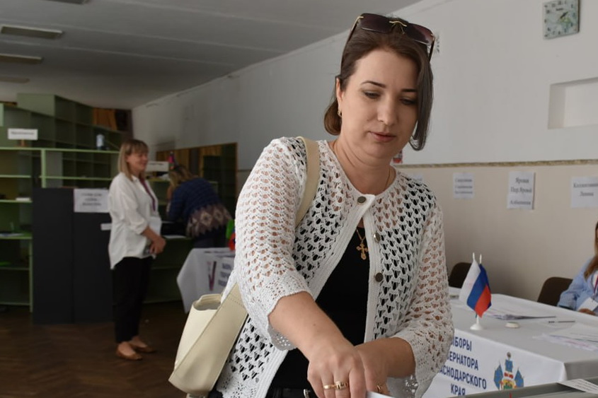 Спешат избиратели и на участок № 17-03