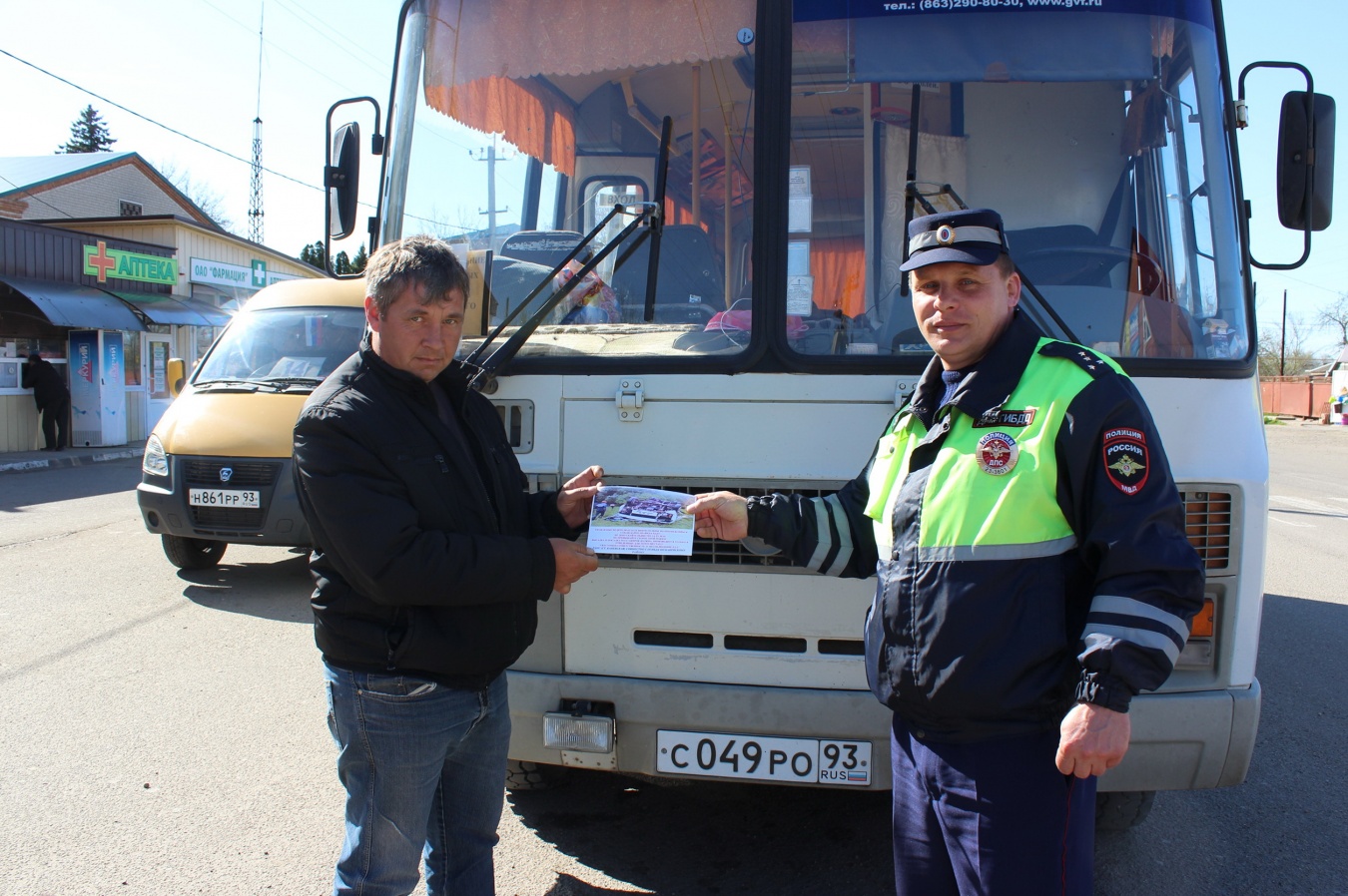 Каневские госавтоинспекторы проверили пассажирские автобусы