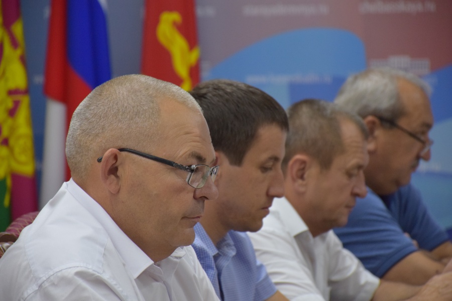 Безопасность на дорогах обсудили в районной администрации