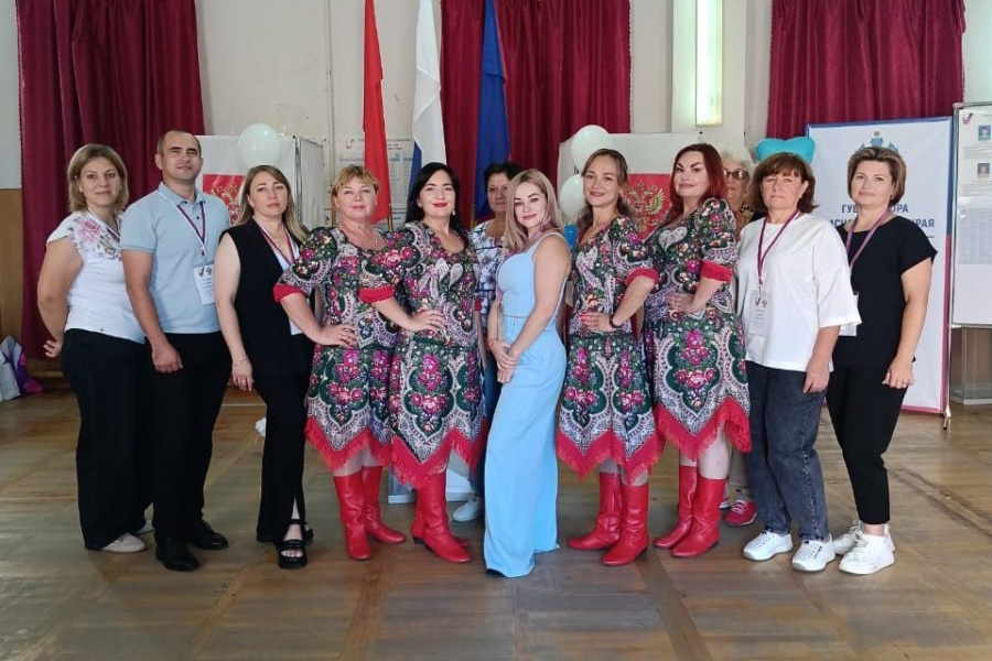 На избирательном участке № 17-47, который находится в здании АО «Каневскаярайгаз», голосуют под музыку